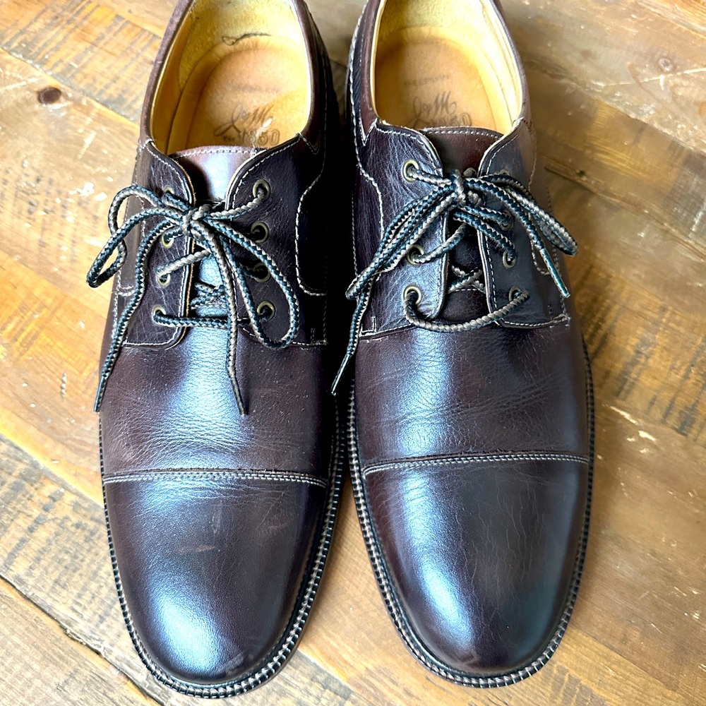 Johnston & Murphy 1850 collection cap toe lace-up in dark brown. EUC men’s 11M